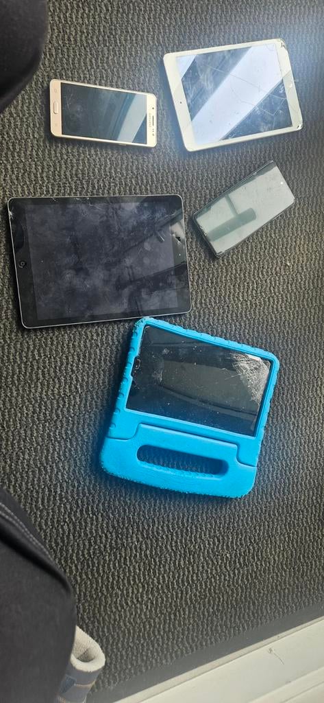 Partij diverse devices: Samsung tablet werkt, scherm gebarst, Ophalen of Verzenden, Niet werkend, Samsung