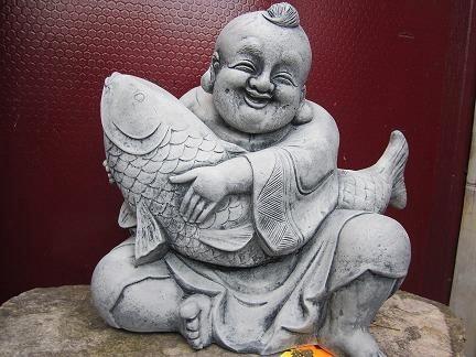 Boeddha met Koi Karper 40x33xcm ea NU 15% korting, Tuin en Terras, Tuinbeelden, Nieuw, Overige typen, Beton, Ophalen