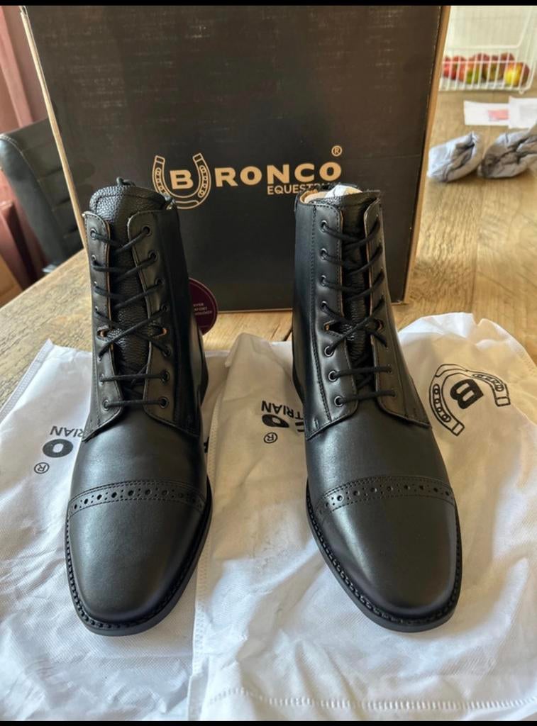 Bronco equestrian rijlaarzen maat 43 zwart, Dieren en Toebehoren, Paardrijkleding, Ophalen of Verzenden, Zo goed als nieuw, Dressuur