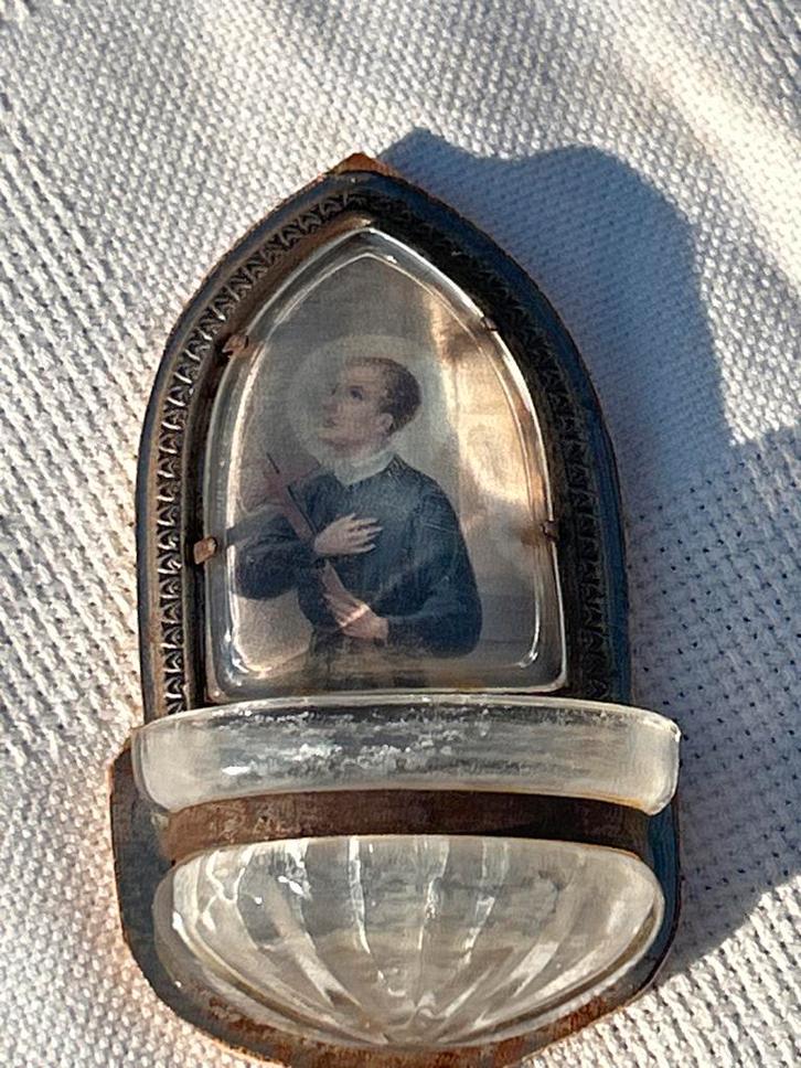 Antiek wijwaterbakje met afbeelding van heilige, Antiek en Kunst, Antiek | Religie, Ophalen of Verzenden