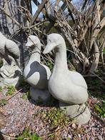 2 betonnen tuinbeelden van ganzen, Ophalen, Zo goed als nieuw, Beton, Dierenbeeld
