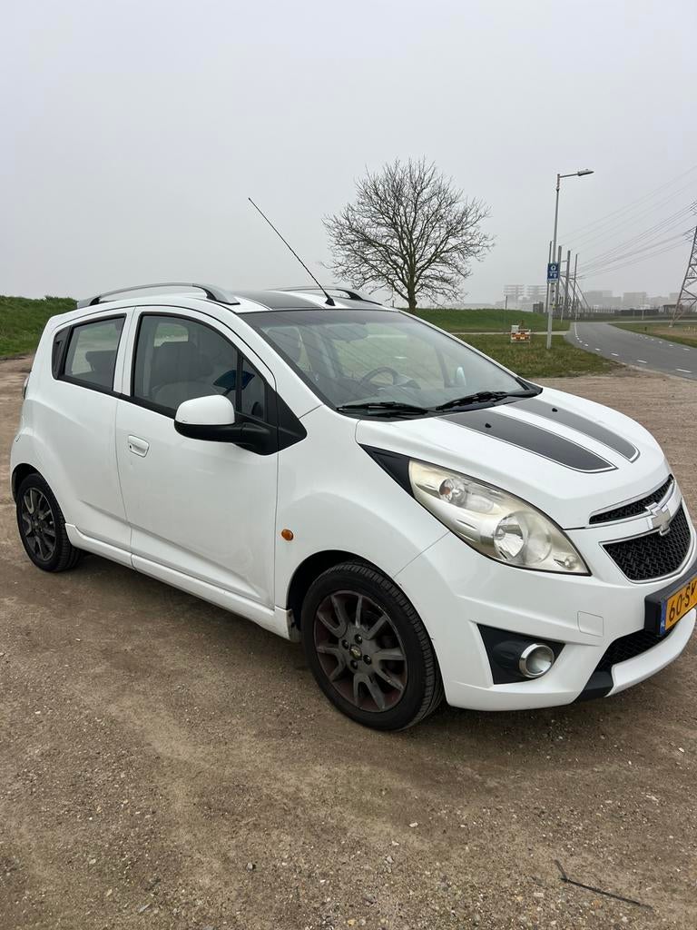 Chevrolet Spark 1.0 Bifuel 2011 Wit, Auto's, 15 km/l, 37 €/maand, 4 cilinders, Wit