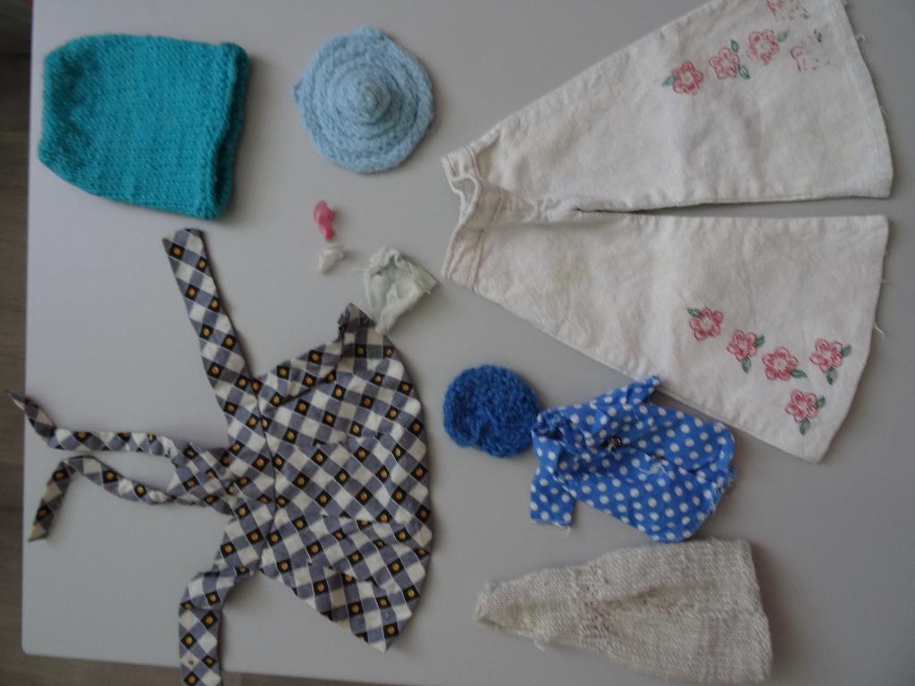 Vintage Barbie kleding, merkloos, Ophalen, Gebruikt, Kleertjes