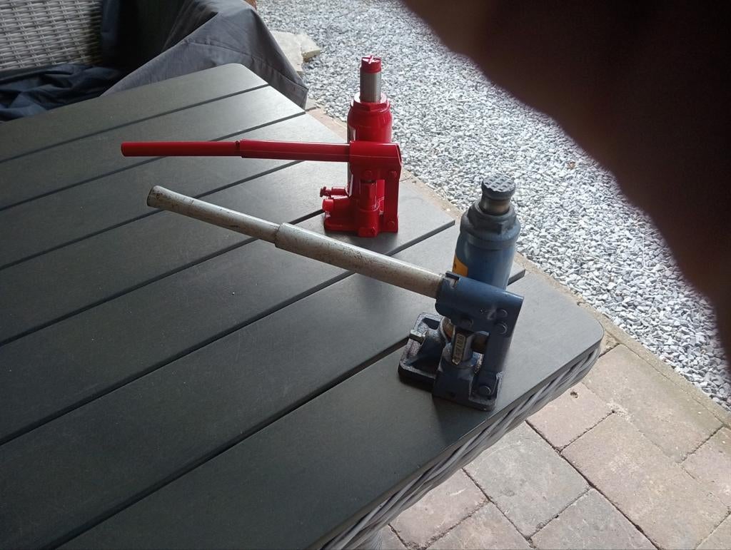 Set van 2 potkrikken - rood en blauw, Ophalen