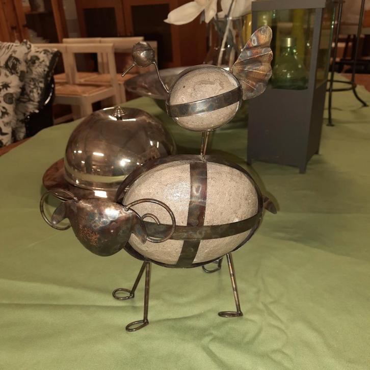 Metalen sculptuur met stenen lijven van schaap met vogel, Antiek en Kunst, Kunst | Designobjecten, Ophalen of Verzenden