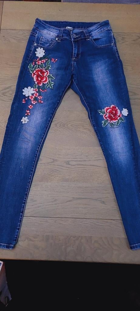 Spijkerbroek met bloemen XS, Ophalen of Verzenden, Gebruikt