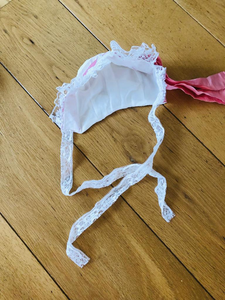 Items voor verzamelpoppen kapje hoofd rokje, Verzamelen, Poppen, Ophalen of Verzenden, Gebruikt, Pop