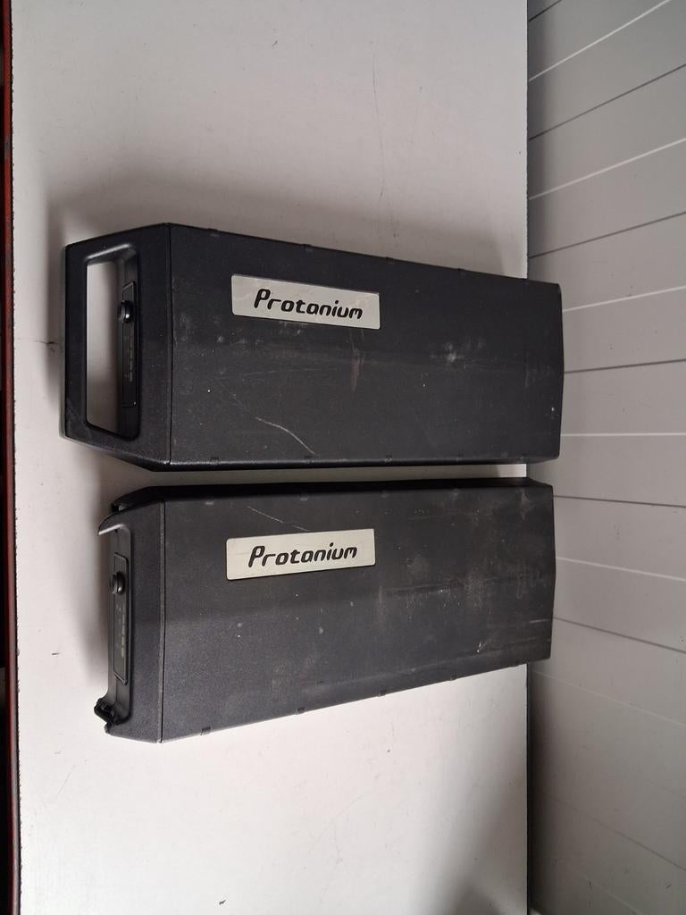 2 stuks defecte fiets accu's Protanium  36volt, Fietsen en Brommers, Gebruikt, Protanium, Ophalen of Verzenden, Pyter jurjensstrjitte stiens.