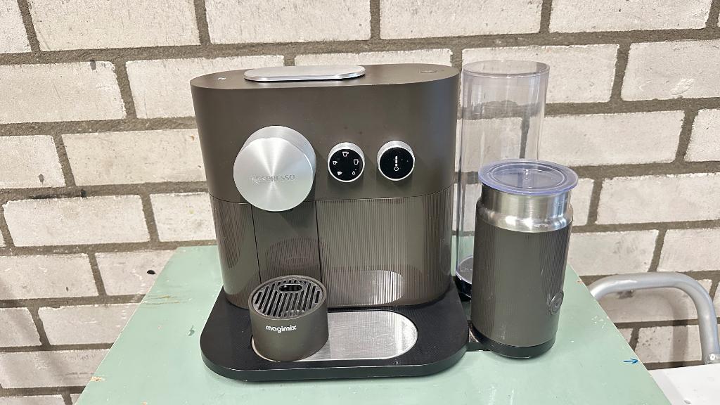 Magimix Nespresso Expert & Milk M500 (lekt in lekbakje), Ophalen, Koffiepads en cups, Gebruikt, Espresso apparaat