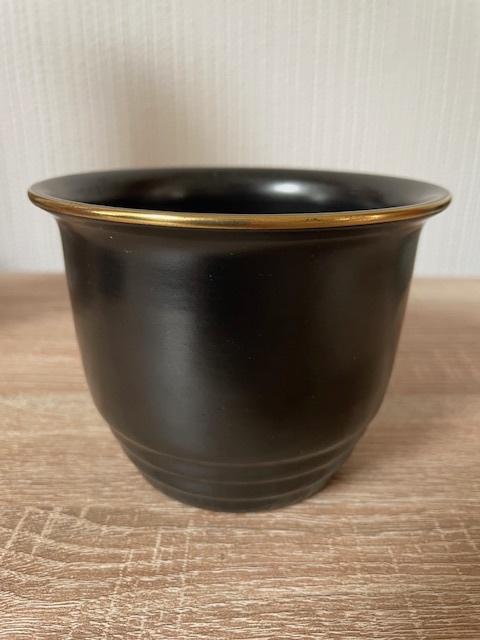 Zwarte bloempot met gouden randafwerking, Overige materialen, Gebruikt, Rond, Binnen
