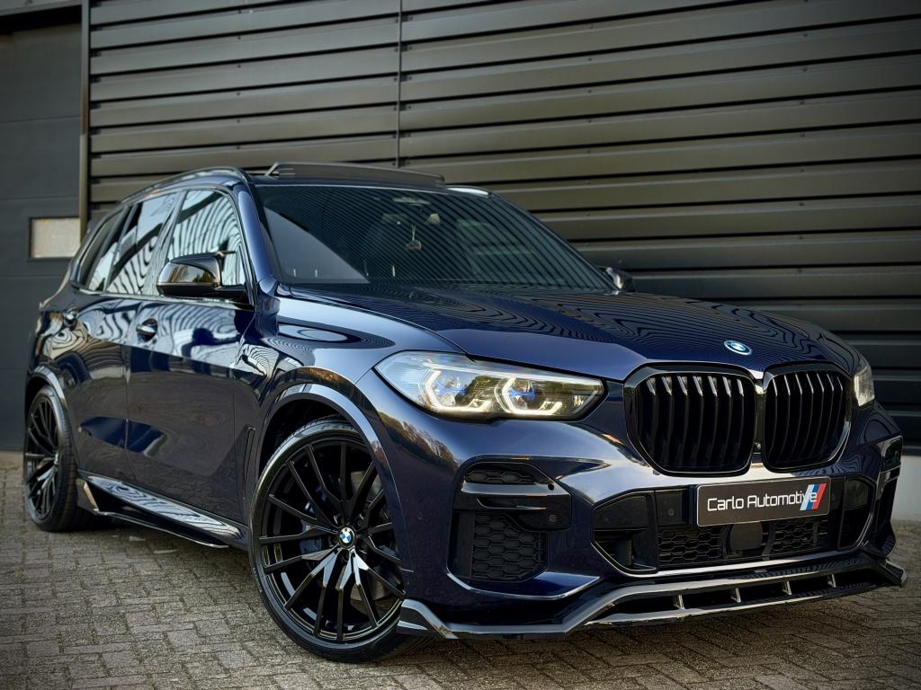BMW X5 xDrive45e M-PERF. LASER|PANOSKY|B&W|SOFT|NIGHTVIS|4WL, Auto's, BMW, Gebruikt, 394 pk, Blauw, Leder