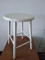 vintage houten grijze kruk plantentafel oude verf brocante, Huis en Inrichting, Krukjes, Ophalen of Verzenden, Gebruikt, Hout