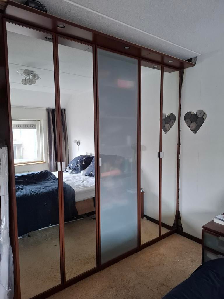 IKEA Pax kledingkast met spiegel- en melkglas schuifdeuren, Met deur(en), Gebruikt, Ophalen of Verzenden, 200 cm of meer