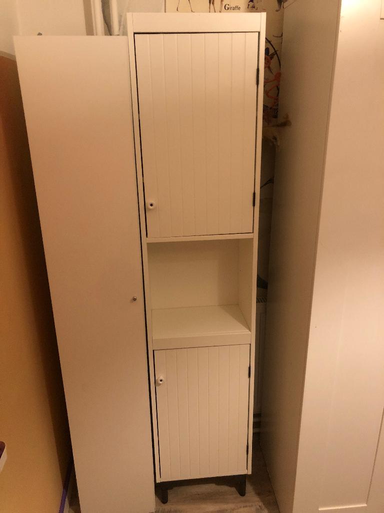 Ikea Hemnes badkamerkast 40x25,5x184 cm, Huis en Inrichting, Badkamer | Badkamermeubels, Ophalen, (Half)hoge kast, Minder dan 50 cm