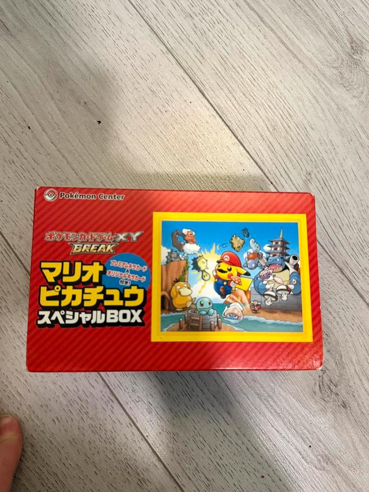 Mario Pikachu Cosplay Box Japan Exclusive XY Series, Hobby en Vrije tijd, Verzamelkaartspellen | Pokémon, Nieuw, Ophalen of Verzenden