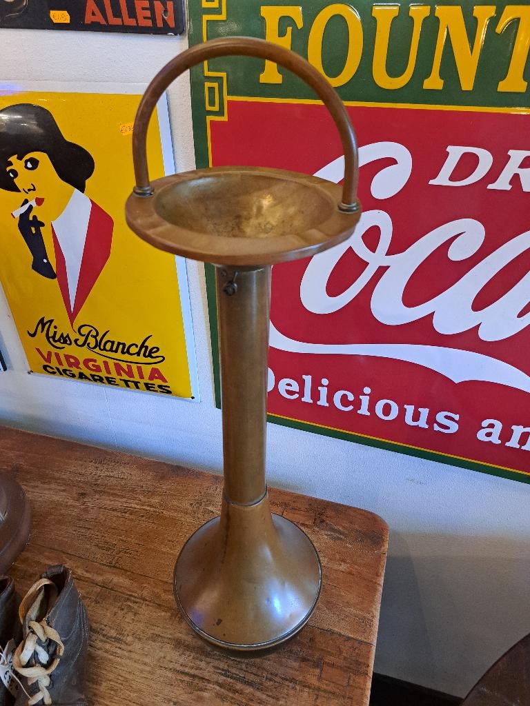 Staande asbak echt antiek geheel van koper en in goede staat, Antiek en Kunst, Curiosa en Brocante, Ophalen