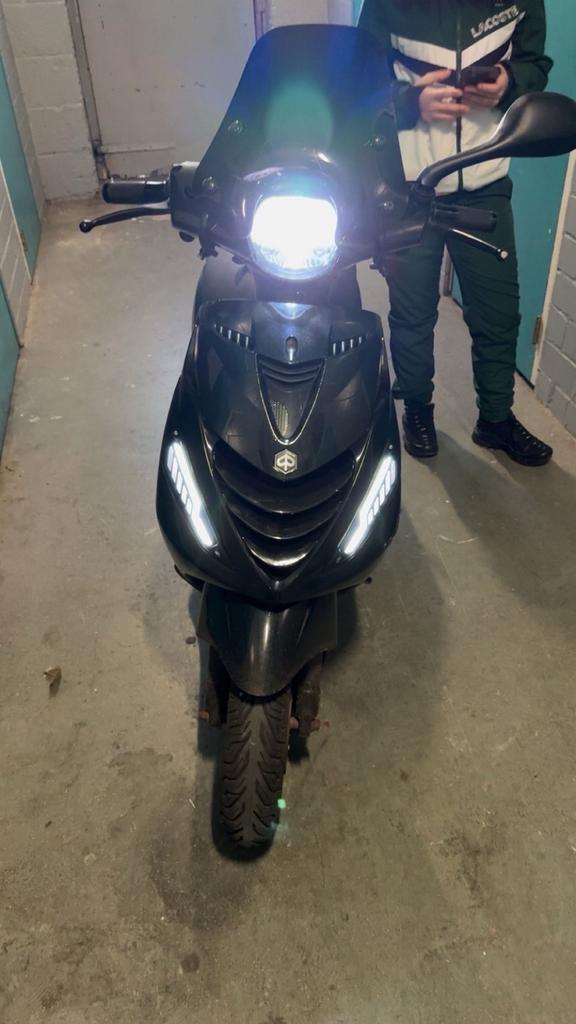 piaggio zip IGET, Fietsen en Brommers, Scooters | Piaggio, Zo goed als nieuw, Zip, Benzine, Ophalen