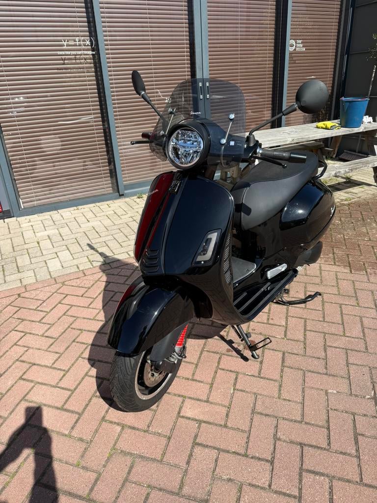 Vespa GTS-300 Super, Ophalen, Overige modellen, 300 cc, Zo goed als nieuw