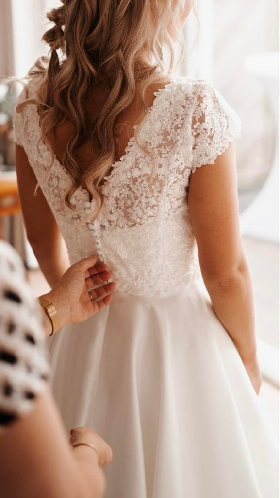 Prachtige Trouwjurk wit. Satijn en kant., Kleding | Dames, Trouwkleding en Trouwaccessoires, Ophalen, Zo goed als nieuw, Wit, Trouwjurk