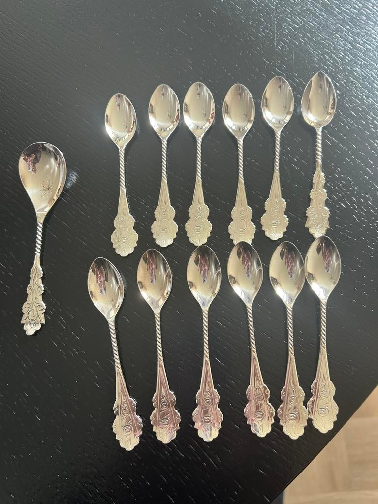 12 verzilverde lepeltjes DE en Suikerschep, Ophalen of Verzenden