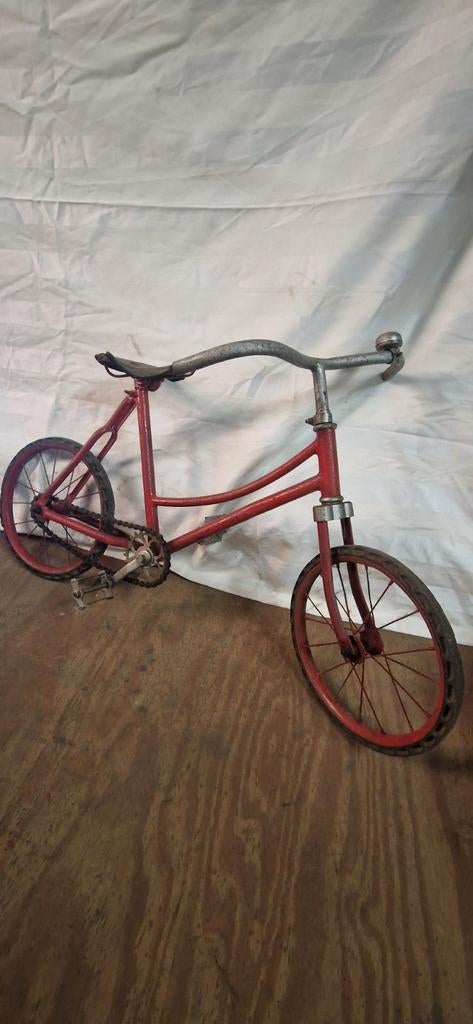 Antieke kinderfiets, Ophalen