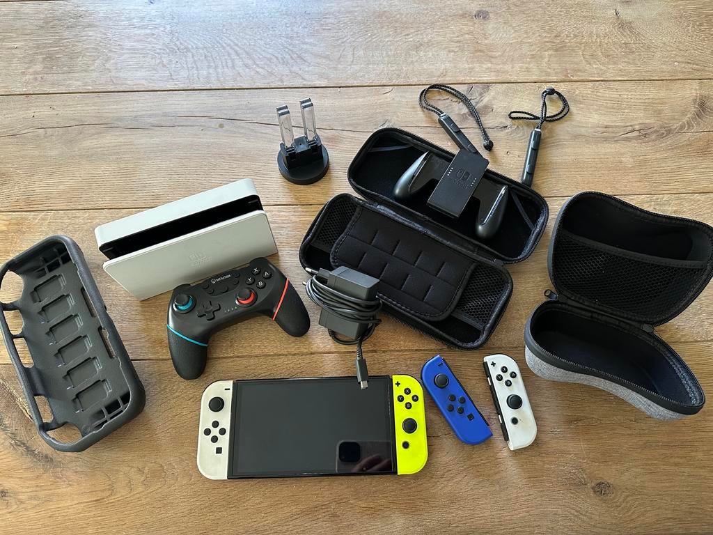 Nintendo Switch OLED Wit met extra controllers en accessoire, Spelcomputers en Games, Spelcomputers | Nintendo Switch, Ophalen