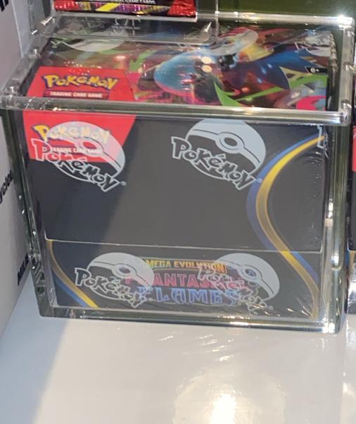Gesealde Pokémon Phantasmal Flames Boosterbox, Ophalen of Verzenden, Nieuw, Boosterbox