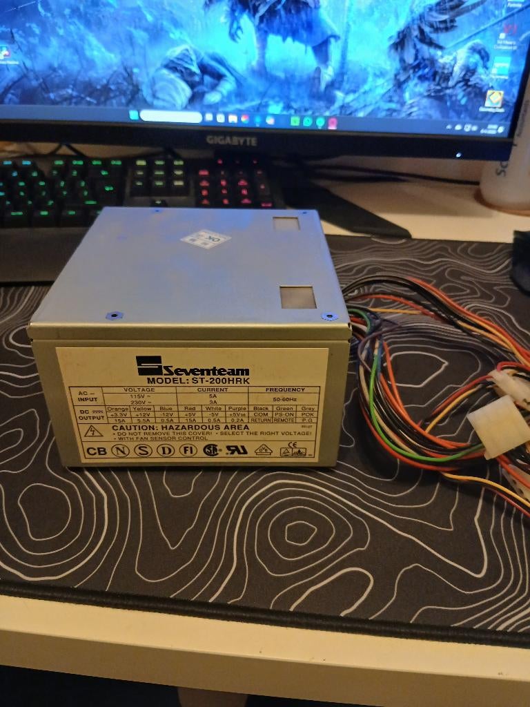 Zeldzame Seventeam ST-200HRK - 200W AT Voeding - Retro, Computers en Software, Interne voedingen, Ophalen of Verzenden, Gebruikt