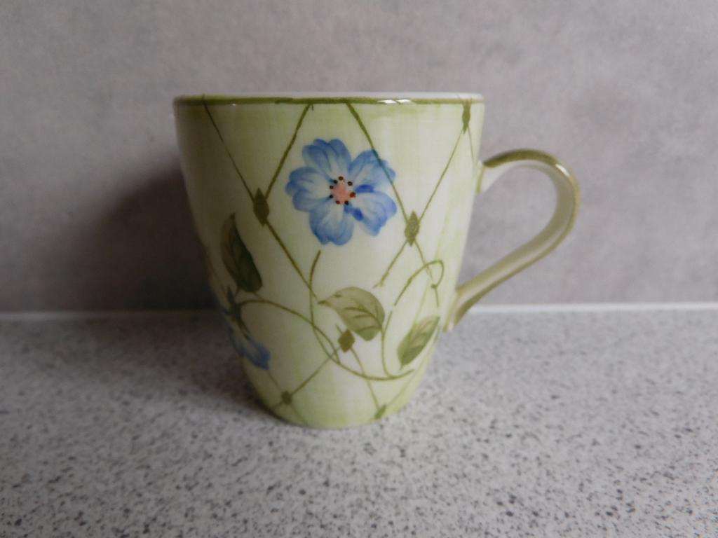 Senseo mok Vergeet mij Niet Vic's Handpainted, Overige typen, Ophalen of Verzenden, Zo goed als nieuw, Overige stijlen