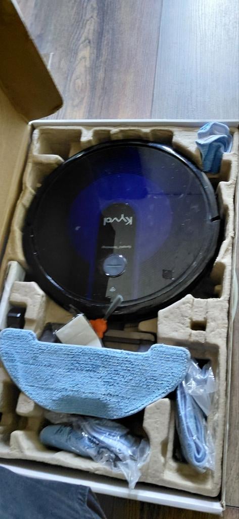 Robot stofzuiger met accessoires, Ophalen of Verzenden, Zo goed als nieuw