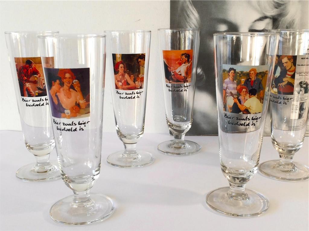 Nieuwe set Art Collection Heineken bierglazen op voet ‘90s, Ophalen, Nieuw, Bierglas