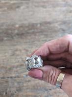 Grove zilveren ring met zirkonia's van Otazu, Ophalen of Verzenden, Zo goed als nieuw, 17 tot 18, Dame