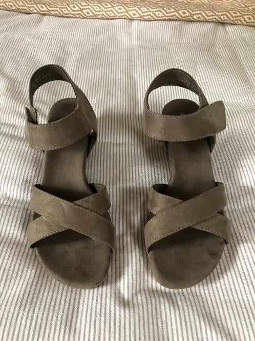 Graceland Olijfgroene sandalen met sleehak maat 37 dames, Zo goed als nieuw, Graceland, Groen, Sandalen of Muiltjes