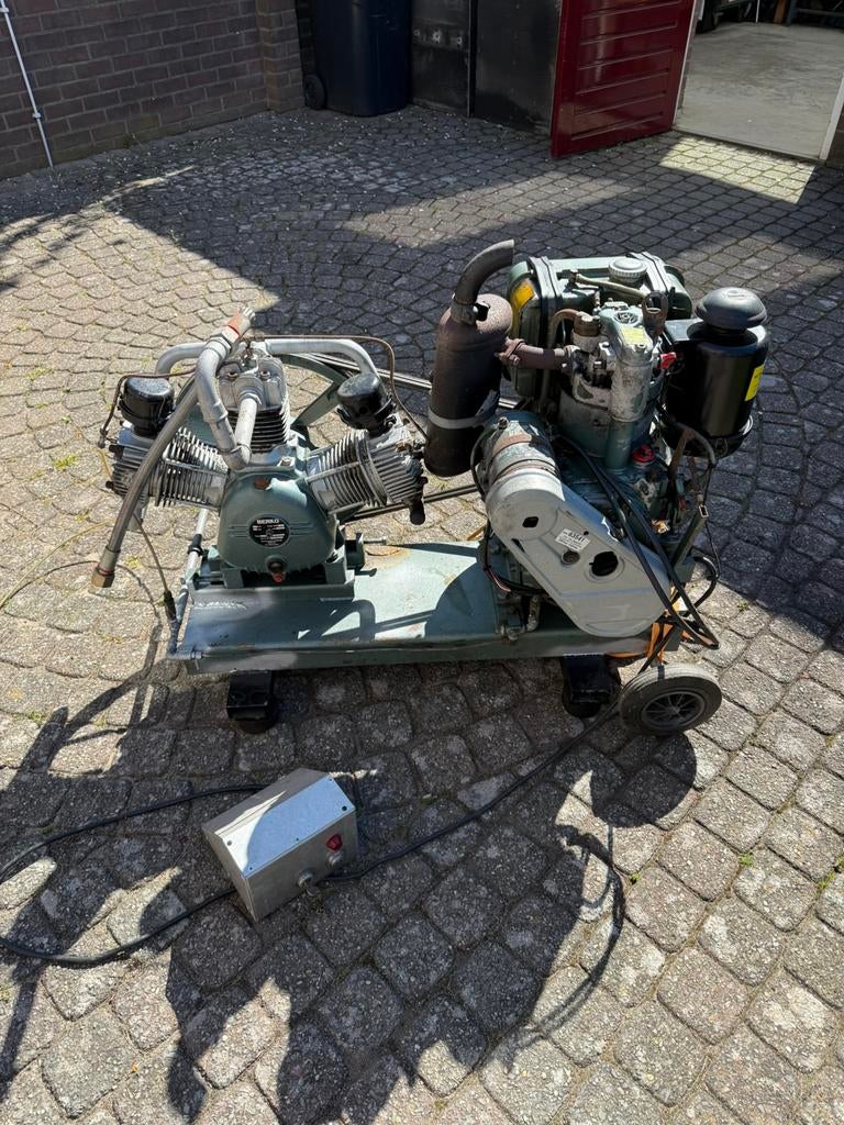 Compressor met dieselmotor, Doe-het-zelf en Verbouw, Compressors, Ophalen, Gebruikt, 400 tot 800 liter/min, Mobiel