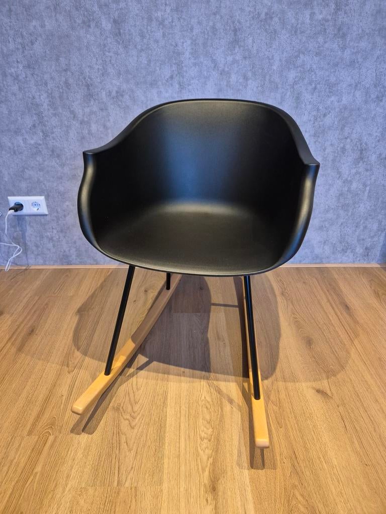 Zwarte schommelstoel, Huis en Inrichting, Stoelen, Ophalen, Zo goed als nieuw, Zwart, Eén
