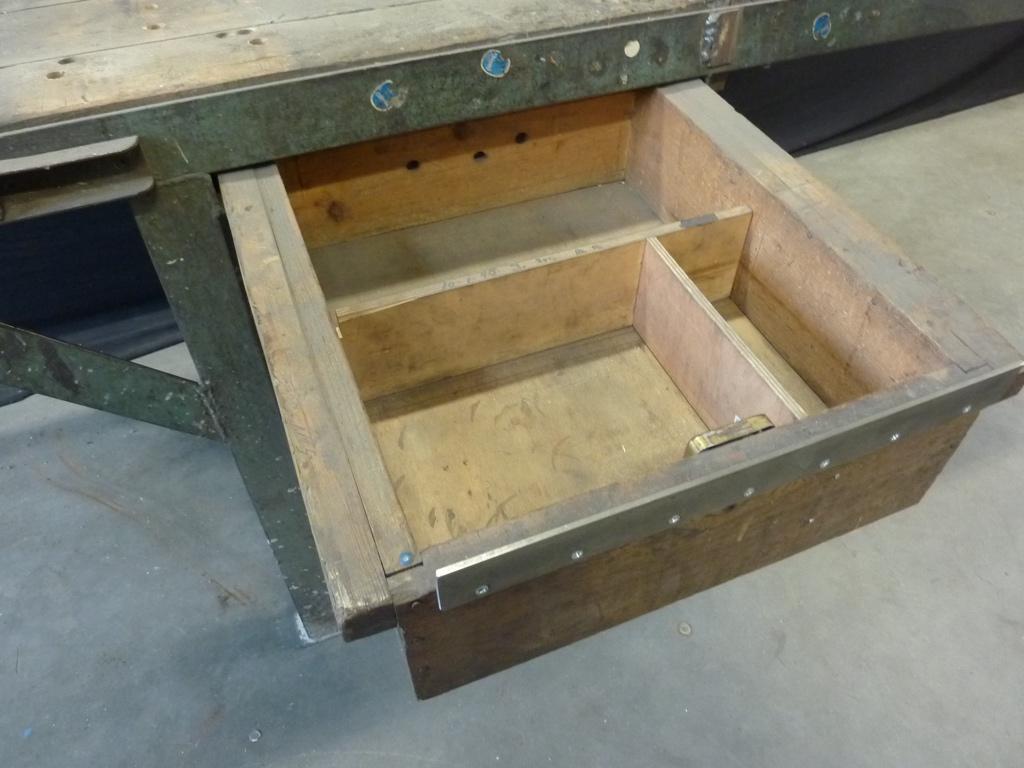 Zware werkbank om aan de muur te schroeven afm. 200x60cm, Ophalen, Gebruikt, Handelsonderneming Hendriksen, Bankschroef