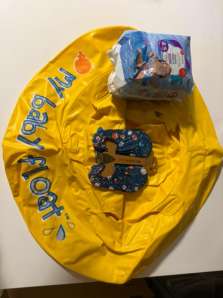 Zwemspullen pakket: zwempak, zwemluiers, schoenen Nieuw, Kinderen en Baby's, Babykleding | Baby-zwemkleding, Zo goed als nieuw