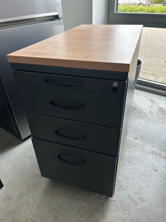 Ladeblok (Schäfer), Ophalen, Minder dan 50 cm, 75 cm of meer, Zo goed als nieuw