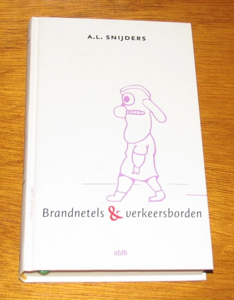 A.L. SNIJDERS - Brandnetels & verkeersborden (2x gesigneerd), Ophalen of Verzenden, Zo goed als nieuw
