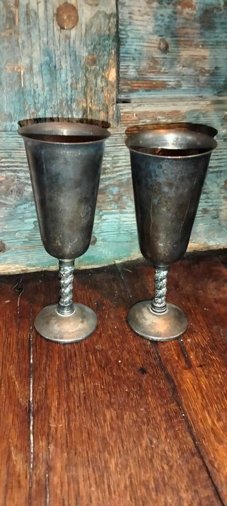 2 mooie metalen brocante glaasjes, Antiek en Kunst, Ophalen of Verzenden