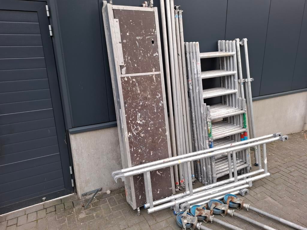 Te koop: Skyworks rolsteiger 75x245, werkhoogte 8,2 mtr, Ophalen, Zo goed als nieuw, Rolsteiger of Kamersteiger, 5 meter of hoger
