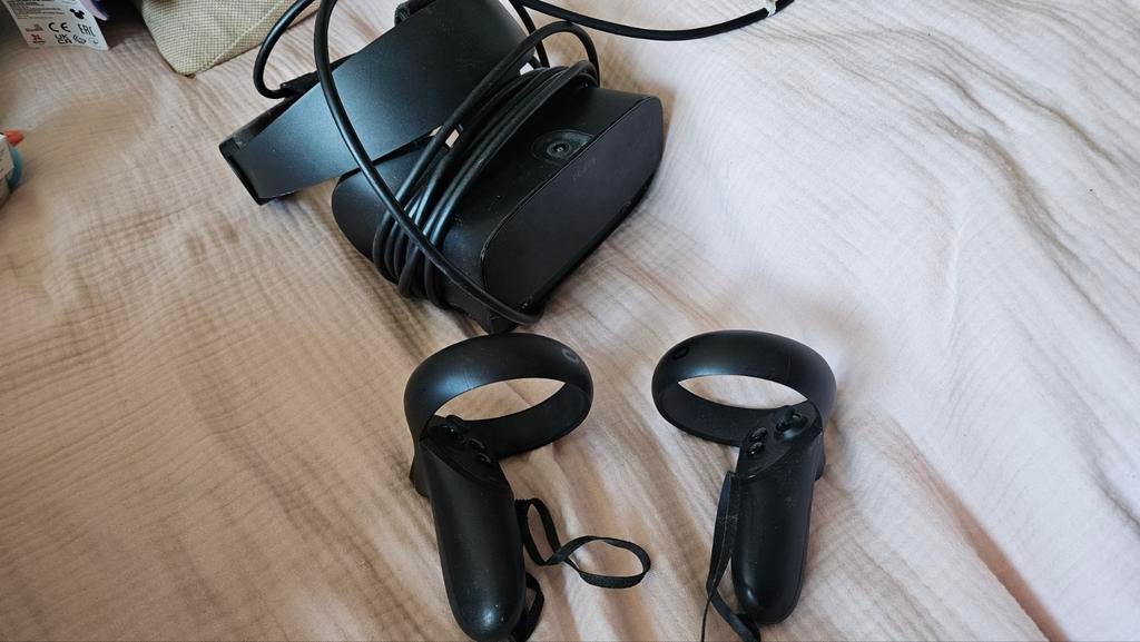Oculus Rift S VR-headset met controllers, Spelcomputers en Games, Virtual Reality, Ophalen of Verzenden, Gebruikt, VR-bril, Pc
