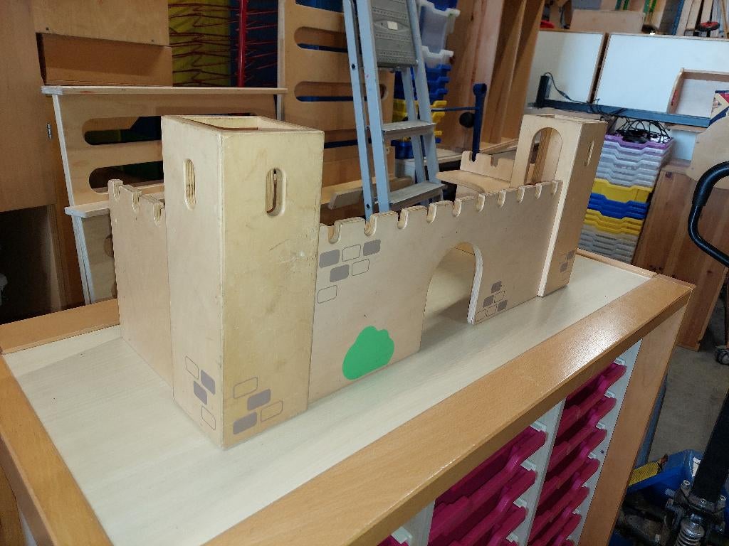 Speelkasteel hout - 70cm breed !, Ophalen, Zo goed als nieuw, Poppenhuis