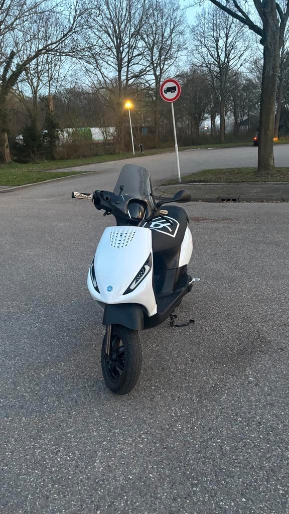Zip 70cc, Fietsen en Brommers, Scooters | Piaggio, Zo goed als nieuw, Zip, Maximaal 25 km/u, Tweetakt, Ophalen