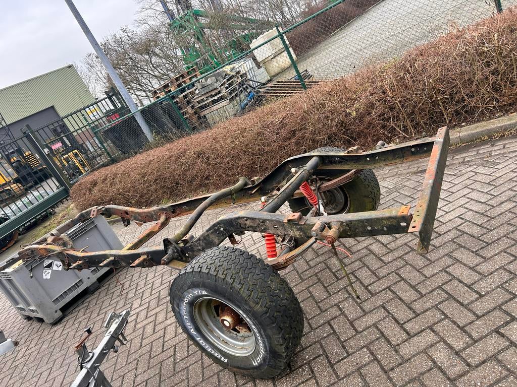 Jeep Wagoneer Chassis compleet met achteras + 2 Wielen, Auto-onderdelen, Carrosserie en Plaatwerk, Bumper, Jeep, Achter, Gebruikt