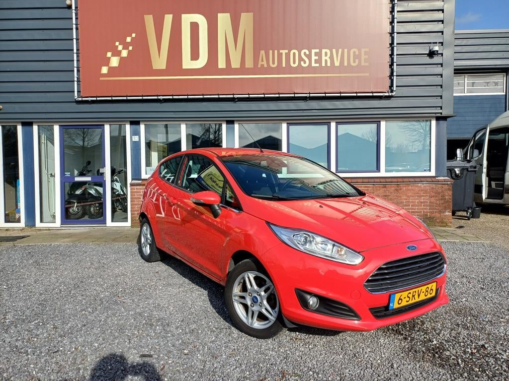 Ford Fiësta 1.0 74KW/100PK 3D 2013 nieuwe distributieriem, Voorwielaandrijving, Stof, 40 €/maand, Zwart
