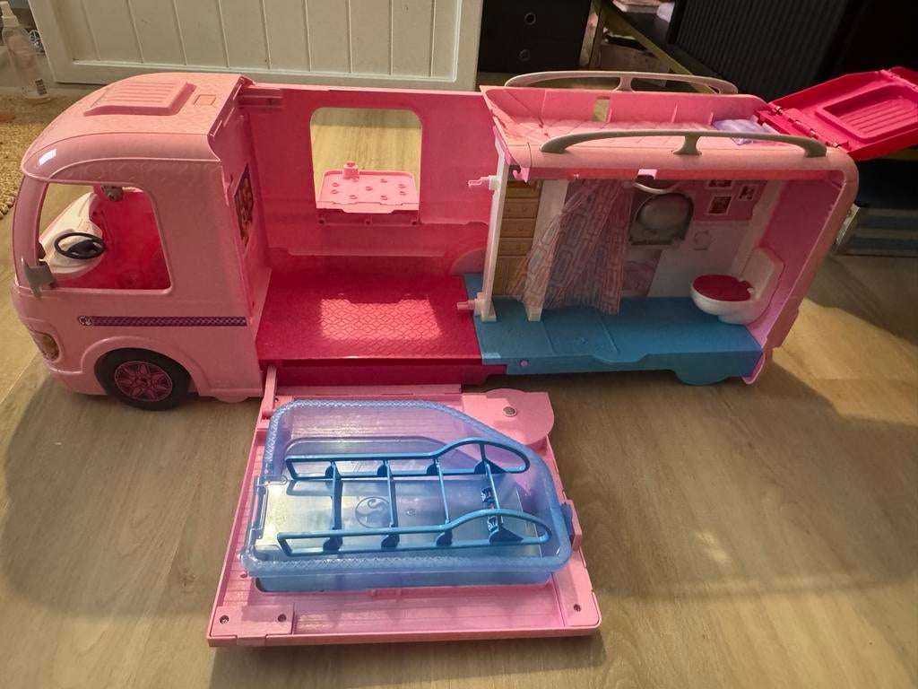 Barbie Camper Roze Speelgoed Camper met Accessoires, Ophalen of Verzenden, Zo goed als nieuw, Meisje