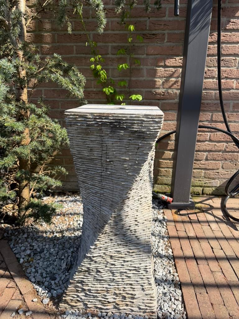 Waterornament met pomp, Tuin en Terras, Waterpartijen en Fonteinen, Ophalen, Zo goed als nieuw, Beton, Waterornament