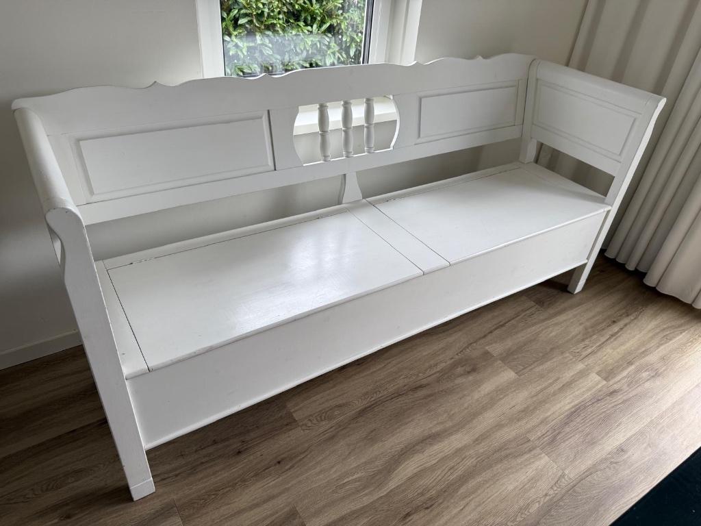 Witte mooie klepbank, Ophalen