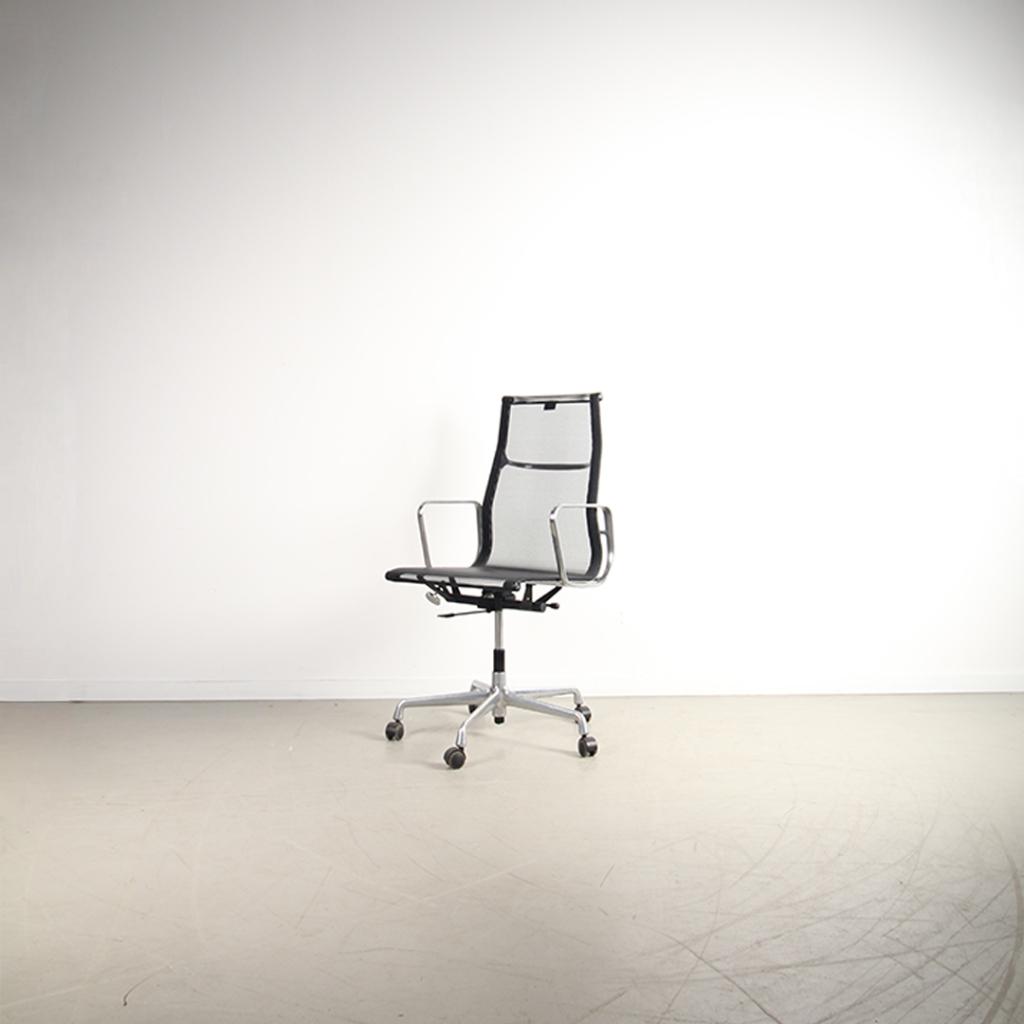 1x Vitra Eames EA 119 Bureaustoel Zwart Netweave – Gepolijst, Niet ingevuld, Zwart, Niet ingevuld, Ophalen of Verzenden